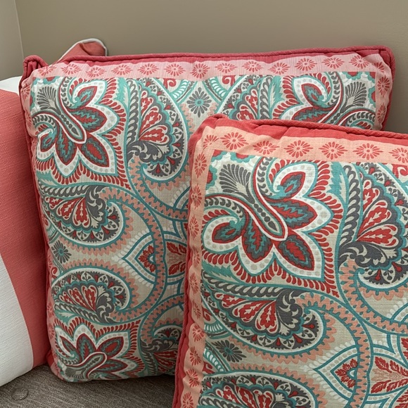 Set of 3 Throw Pillows 20" - Picture 4 of 5